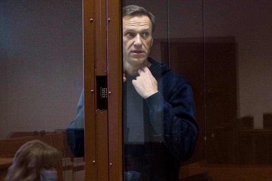 Mitte Februar: Der russische Oppositionsaktivist Alexej Nawalny erscheint zu einer Anhörung im Fall von Navalnys Diffamierung des Kriegsveteranen Artyomenko im Moskauer Bezirksgericht Babushkinsky.