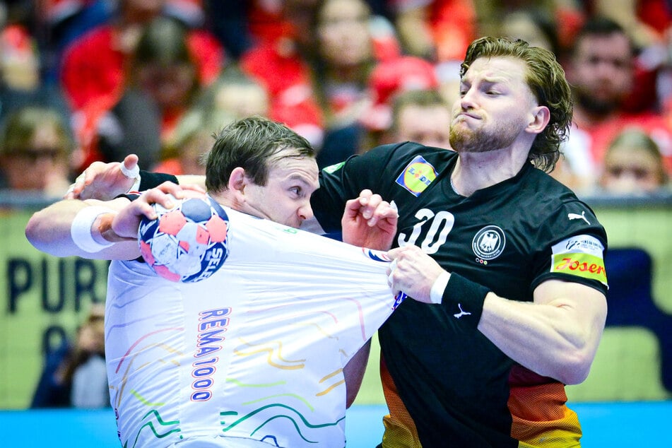 Könnte dem DHB-Team im EM-Halbfinale fehlen: Tom Kiesler (24, rechts).