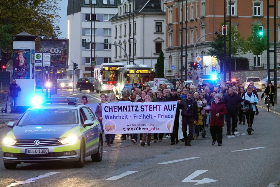 Etliche Gegner der Corona-Maßnahmen demonstrierten am Montag in der Chemnitzer Innenstadt.