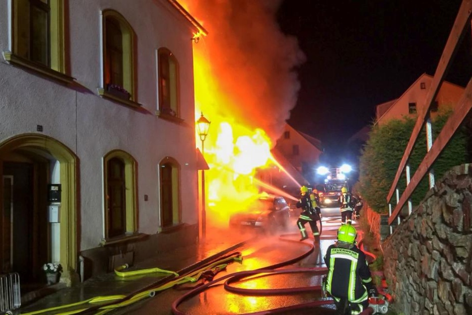 Die Flammen hatten von der Werkstatt schnell auf das Wohnhaus übergegriffen.