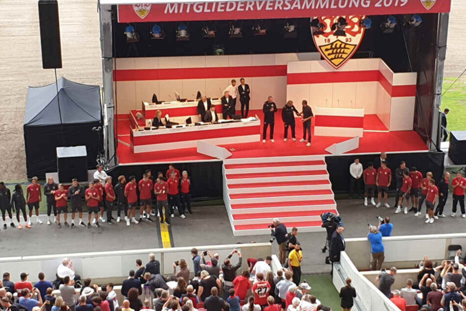 Die Deutsche Fußball Liga (DFL) dementierte die Aussage Wolfgang Dietrichs von der VfB-Mitgliederversammlung am vergangenen Sonntag.