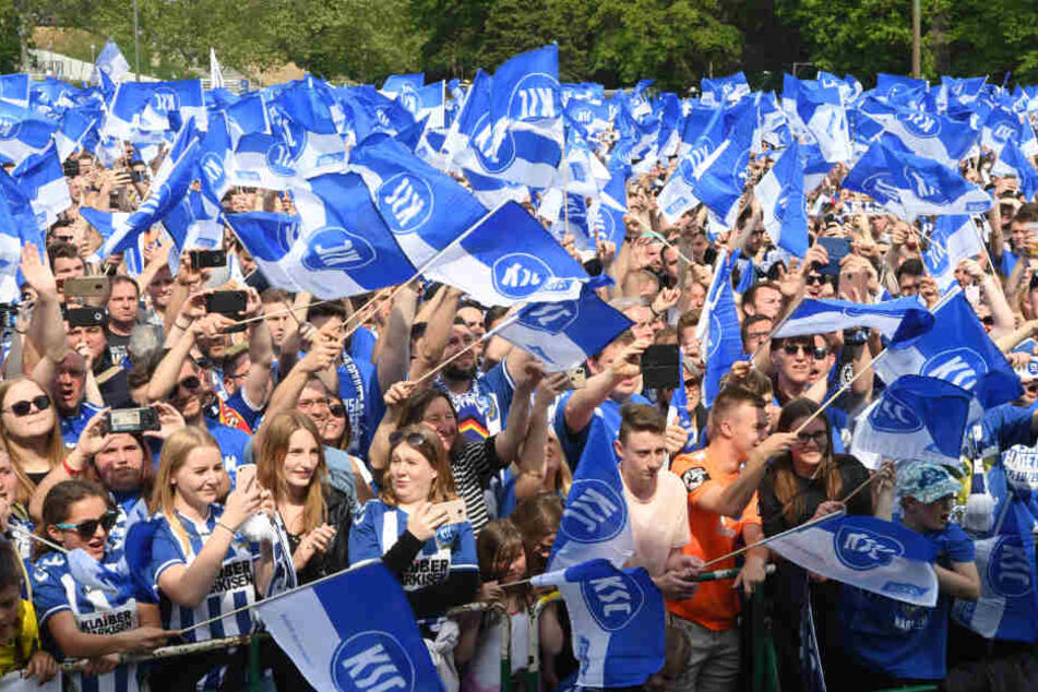 Die Fans des Karlsruher SC stellen für die kommende Saison eine zweite Mannschaft auf die Beine.