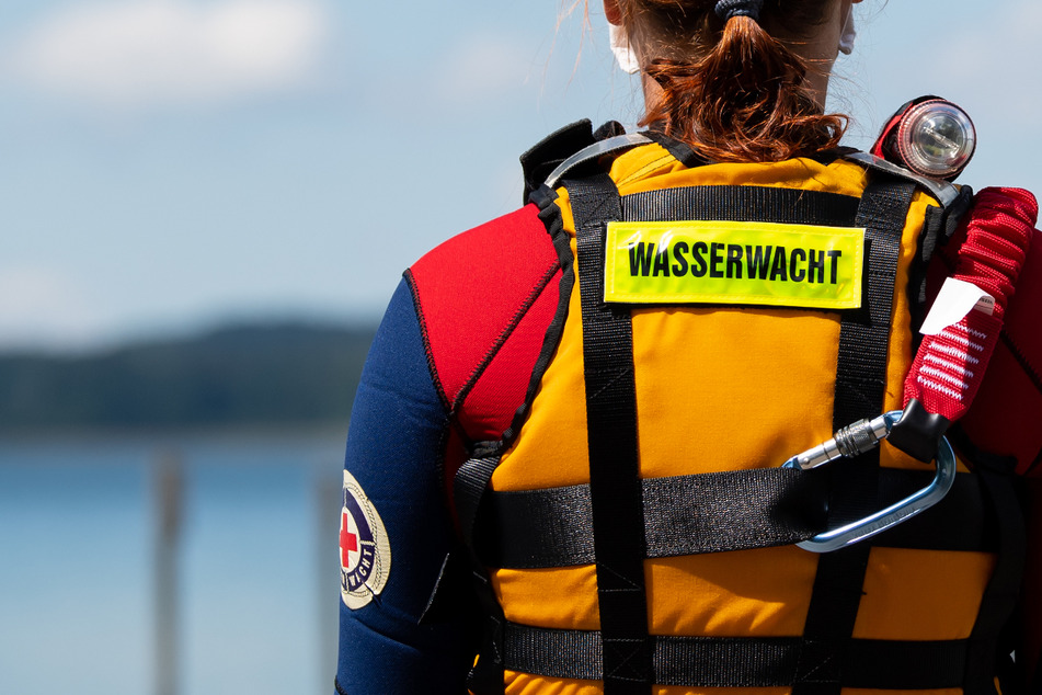 Die Wasserwacht suchten erfolglos nach dem Vermissten (25) in der Isar in Niederbayern. (Symbolbild)