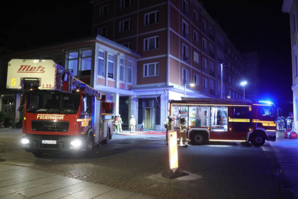 Die Feuerwehr am Einsatzort an der Ringstraße.
