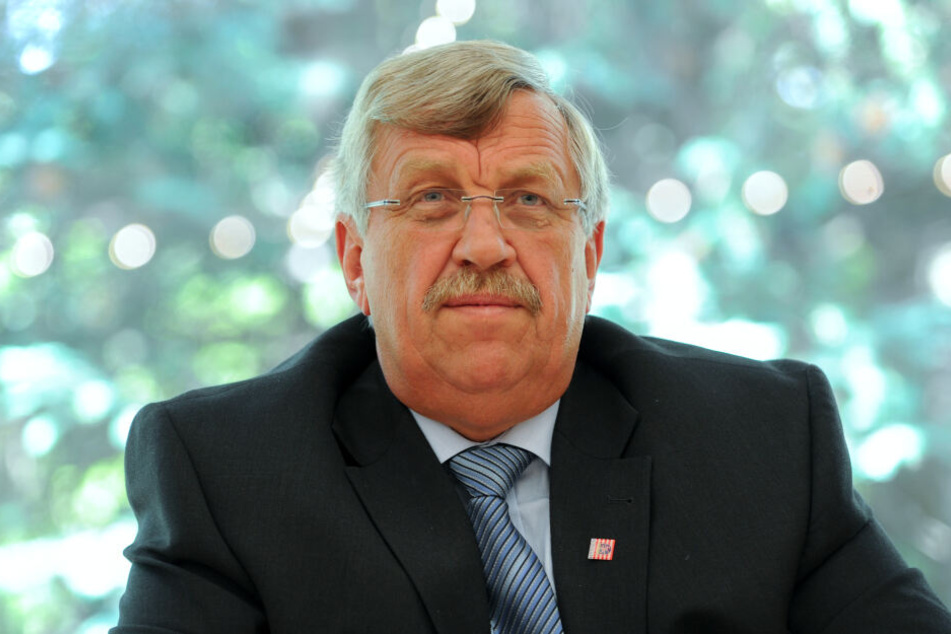 Der Kasseler Regierungspräsident Walter Lübcke wurde mit einer Schusswunde am Kopf im Garten seines Wohnhauses aufgefunden.
