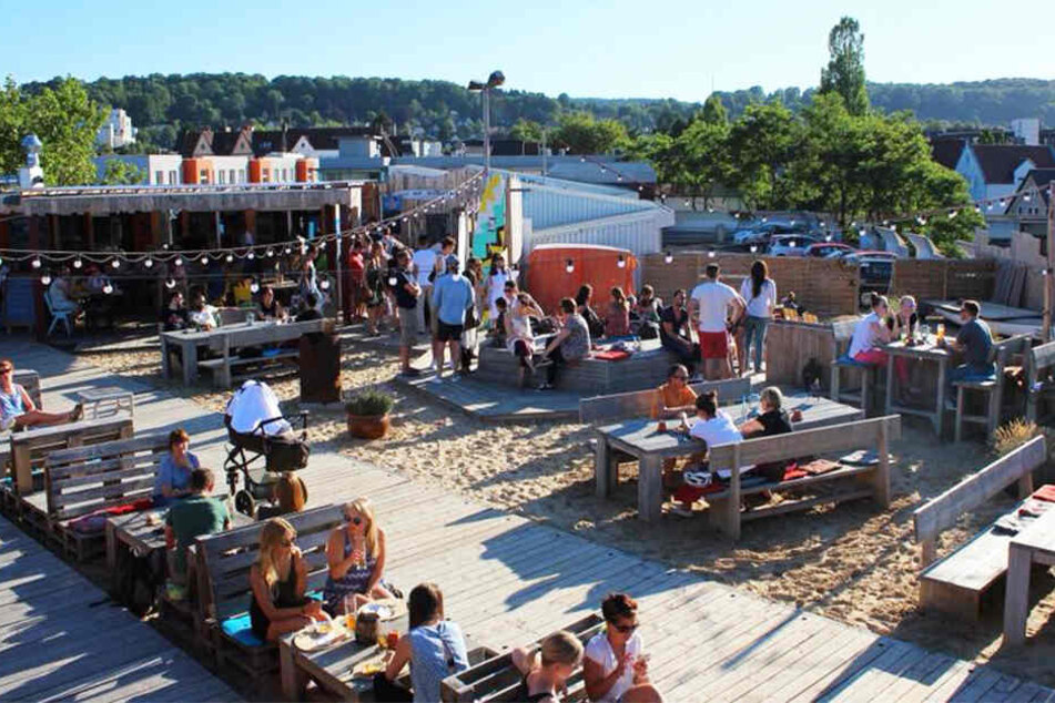 Sandstrand und ein kühler Drink - so lässt es sich in der Santa Maria jubeln!