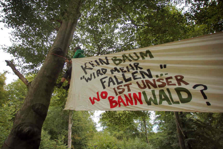 Ein Protestant hatte sich am Boden befestigt. (Symbolbild)