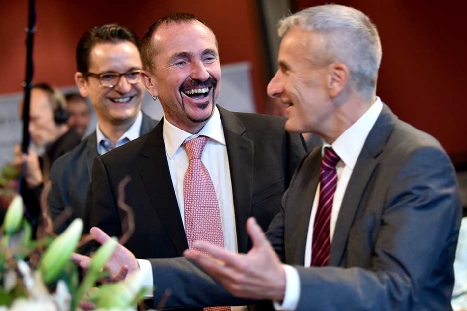 Das Glück ist dem frisch vermählten Paar ins Gesicht geschrieben.