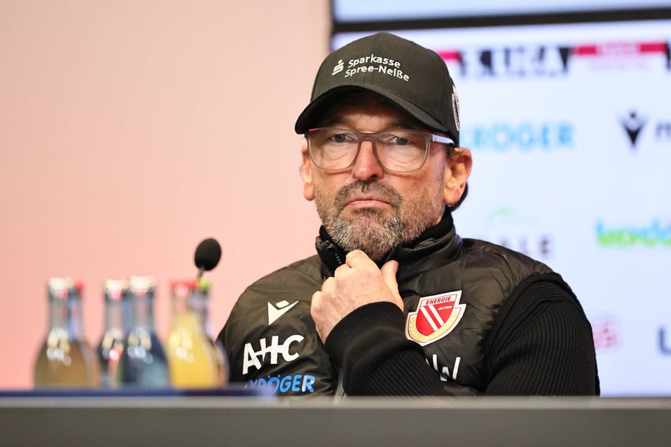 Keine Freude über den Sieg bei Pele Wollitz (60): Der mentale Zustand seines Team macht ihm große Sorgen.