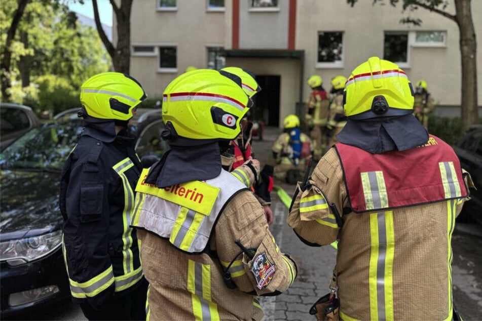 Berlin: Kellerbrand in Hellersdorf: Gleich mehrere Häuser von starkem Rauch betroffen