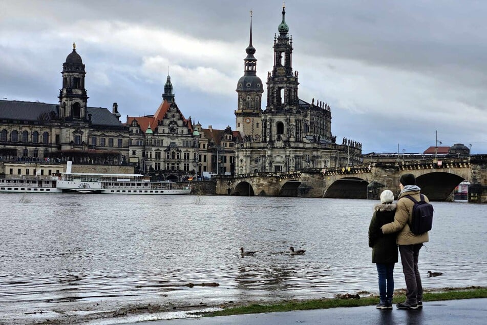 Auch Dresden ist vom Hochwasser betroffen, nachdem die Elbe über die Ufer getreten ist.
