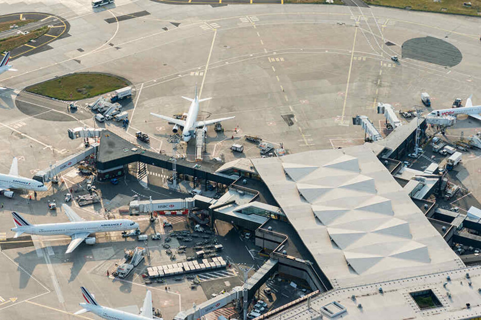Außer dem Flughafen Orly in Paris sind auch der Airport Charles de Gaulle sowie Flughäfen im Ausland betroffen.