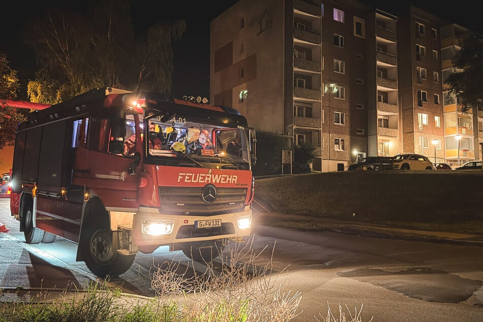 Großeinsatz in Gera: Person droht von Balkon eines Mehrfamilienhauses zu springen