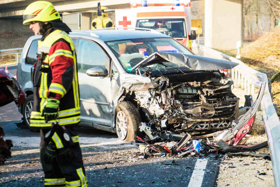 Auf der Staatsstraße 2230 ist es in Bayern zu einem schweren Unfall gekommen.