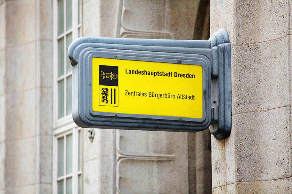 Wegen des hohen Krankenstands werden Dresdner im Bürgerbüro Altstadt "bis auf Weiteres" nur bedient, wenn sie sich vorab einen Termin besorgen.