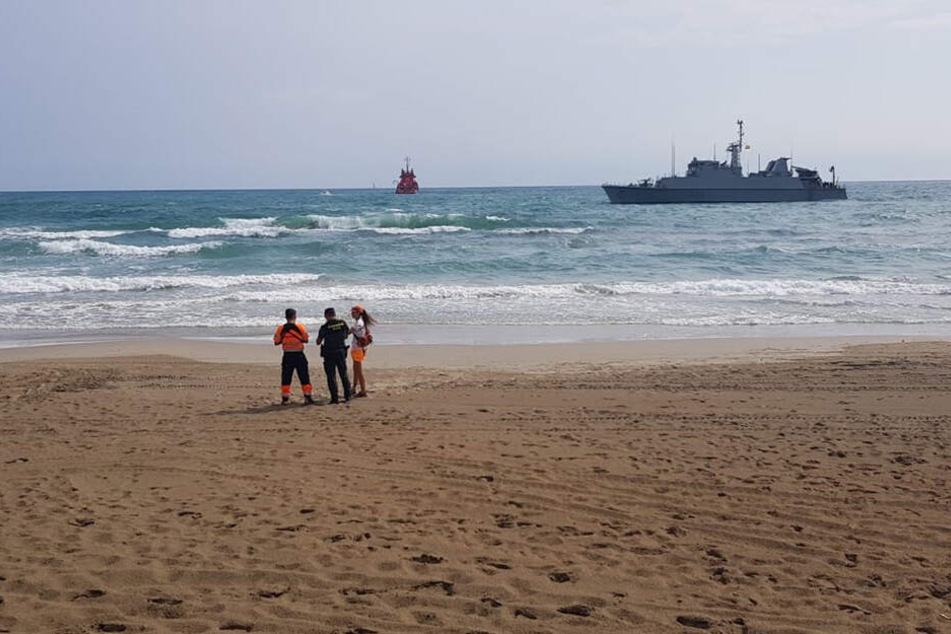 Ein spanisches Militärflugzeug ist ins Mittelmeer gestürzt.
