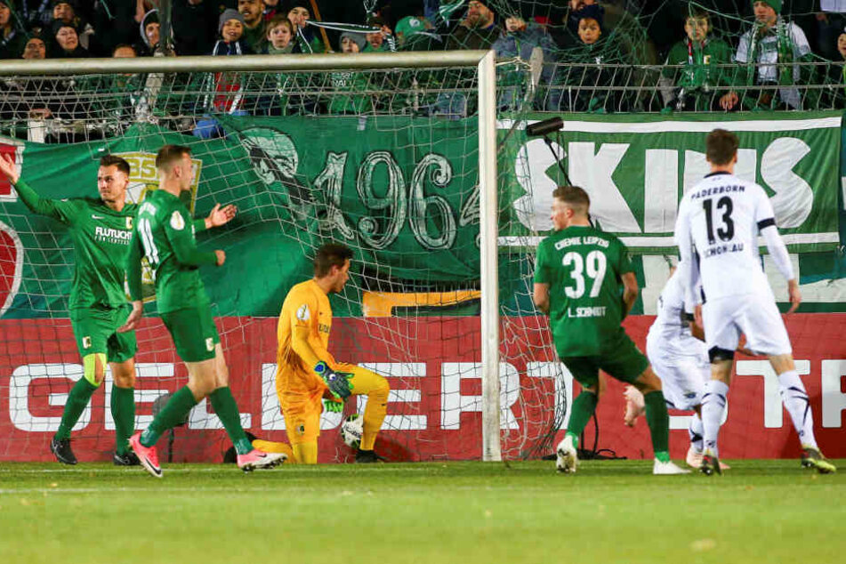 Nur zehn Minuten nach der Paderborner Führung köpfte Uwe Hünemeier zum 2:0 ein.