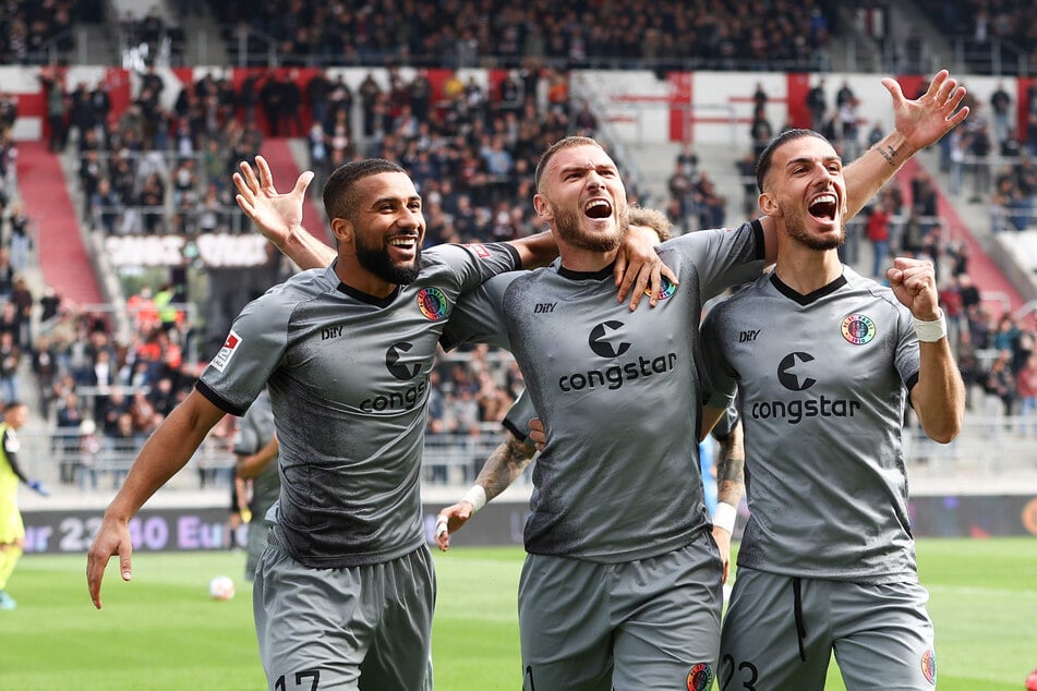 Ex-St.-Pauli-Profi Daniel-Kofi Kyereh (30, l) feierte nach mehr als drei Jahren am Wochenende sein Comeback.