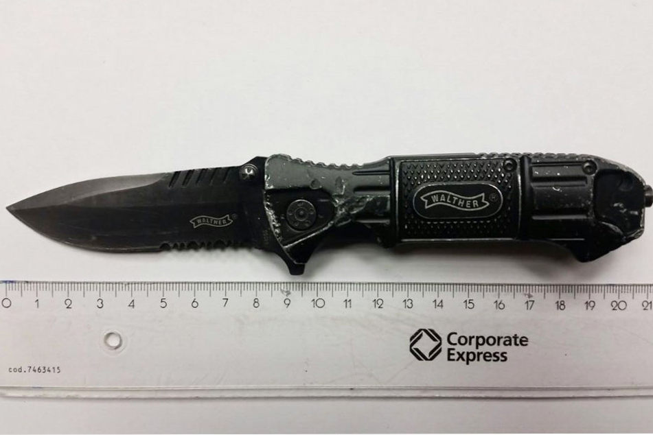 Mit diesem Messer soll der 18-Jährige später herumgefuchtelt haben.