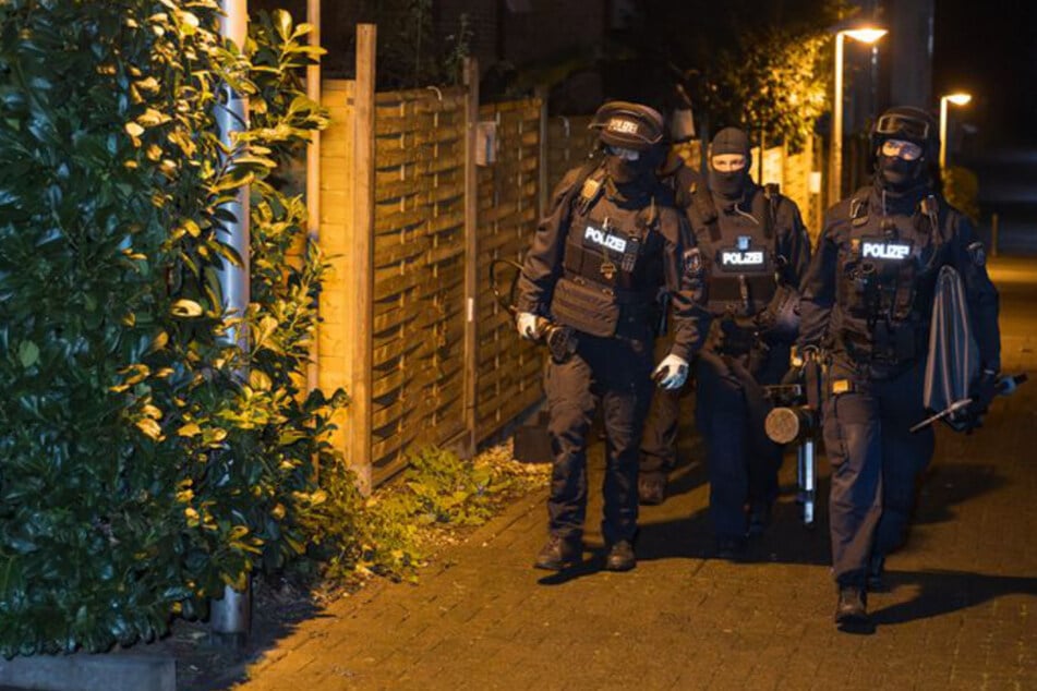 "Hallo, hier ist ...": Polizei nimmt mutmaßliche Telefonbetrüger-Bande hoch