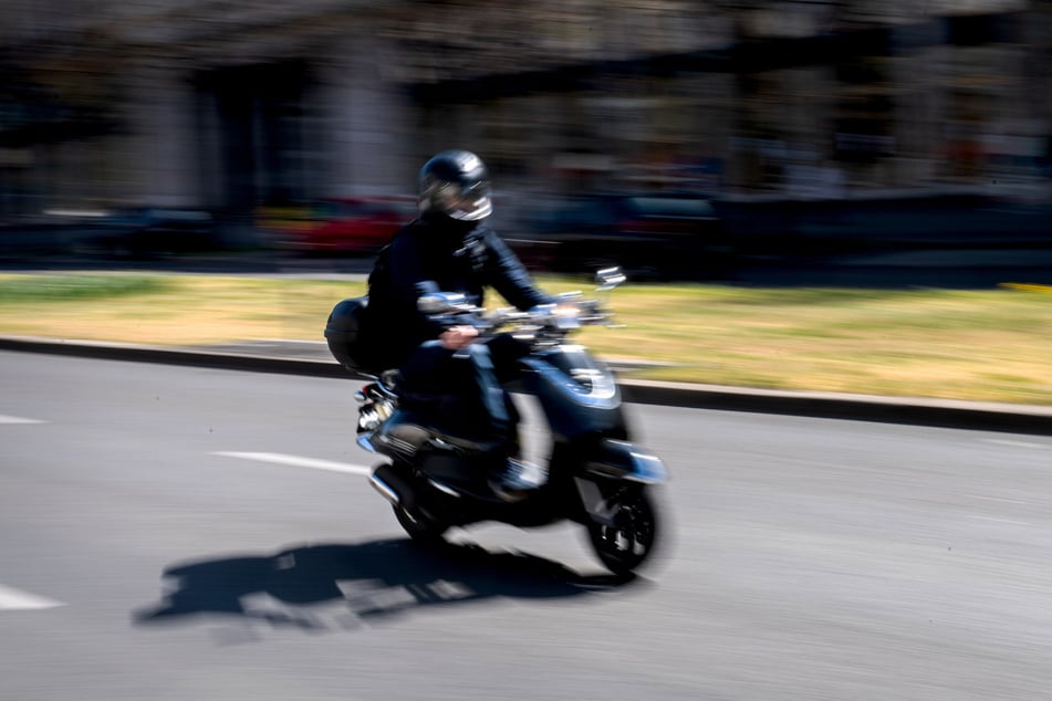 Weil der Mann ohne Licht fuhr, wurde die Polizei auf ihn aufmerksam. (Symbolbild)