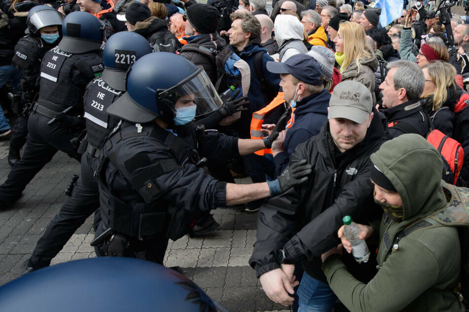Vor einer Woche in Kassel demonstrierten mehr 20.000 Menschen gegen die Corona-Maßnahmen, erlaubt waren nur 6000.