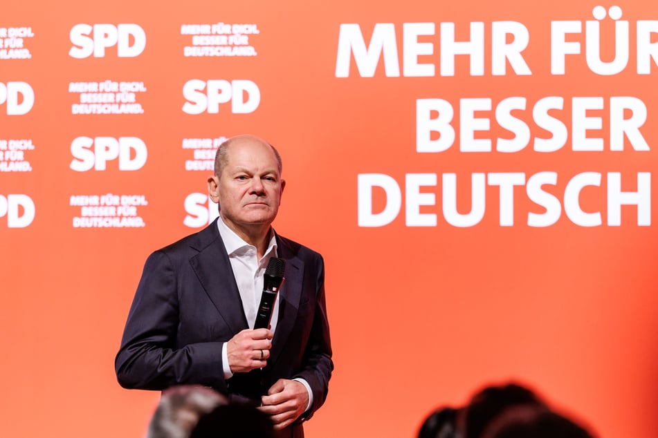 Mitten im Wahlkampf ist Bundeskanzler Olaf Scholz (56, SPD) in die Kritik geraten.