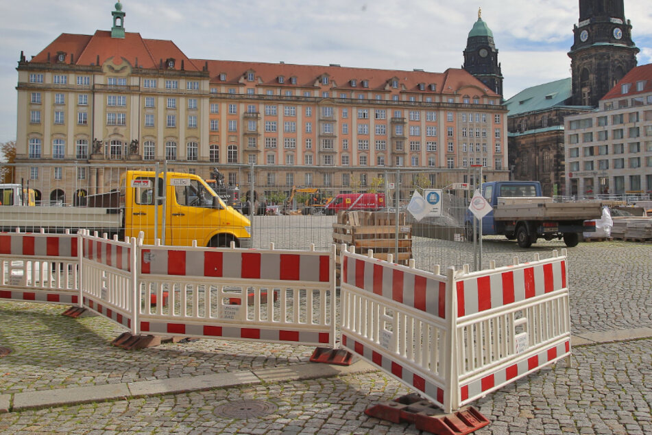 Dresden: Für den Dresdner Striezelmarkt: Altmarkt-Sanierung macht erst mal Pause