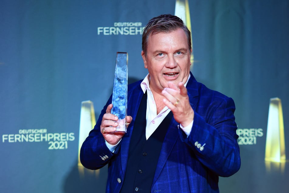 Hape Kerkeling (58) erhielt bei der Verleihung des Deutschen Fernsehpreises 2021 die Auszeichnung in der Kategorie "Ehrenpreis".