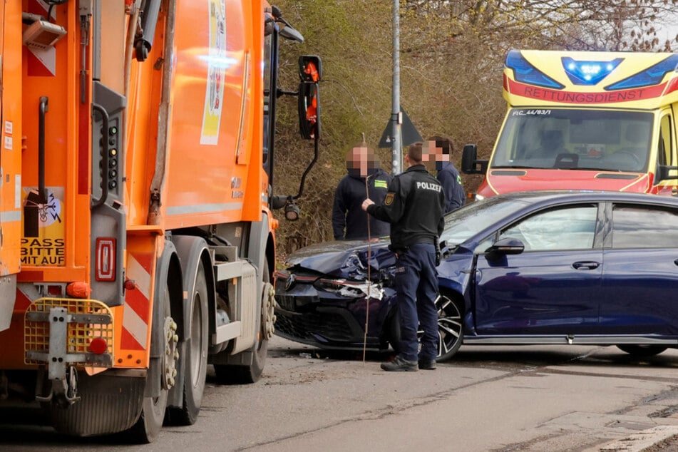 Auf der Nordstraße kam es zur Kollision zwischen dem VW und dem Müllauto.