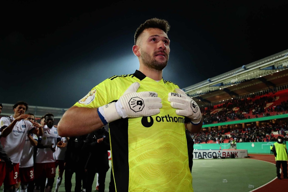 HSV-Keeper Daniel Heuer Fernandes (28) avancierte mit seinen Paraden zum Matchwinner.
