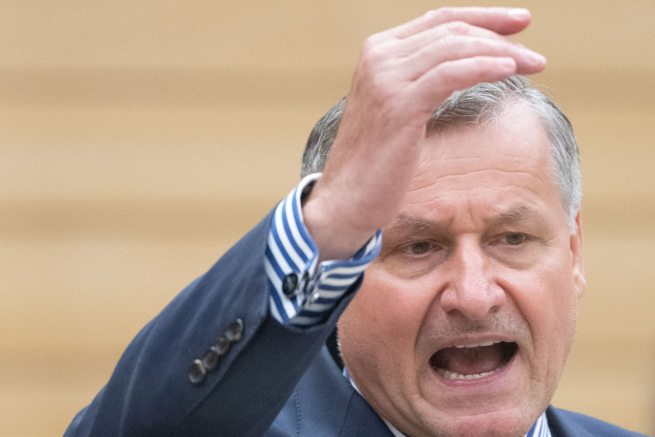 Sohn von FDP-Politiker duscht zu lange: "Dich holt der Habeck"