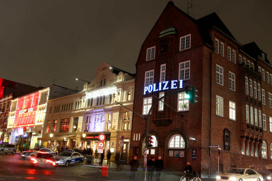 Die Hamburger Davidwache auf der Reeperbahn: Ganz in der Nähe ereignete sich die Tat.