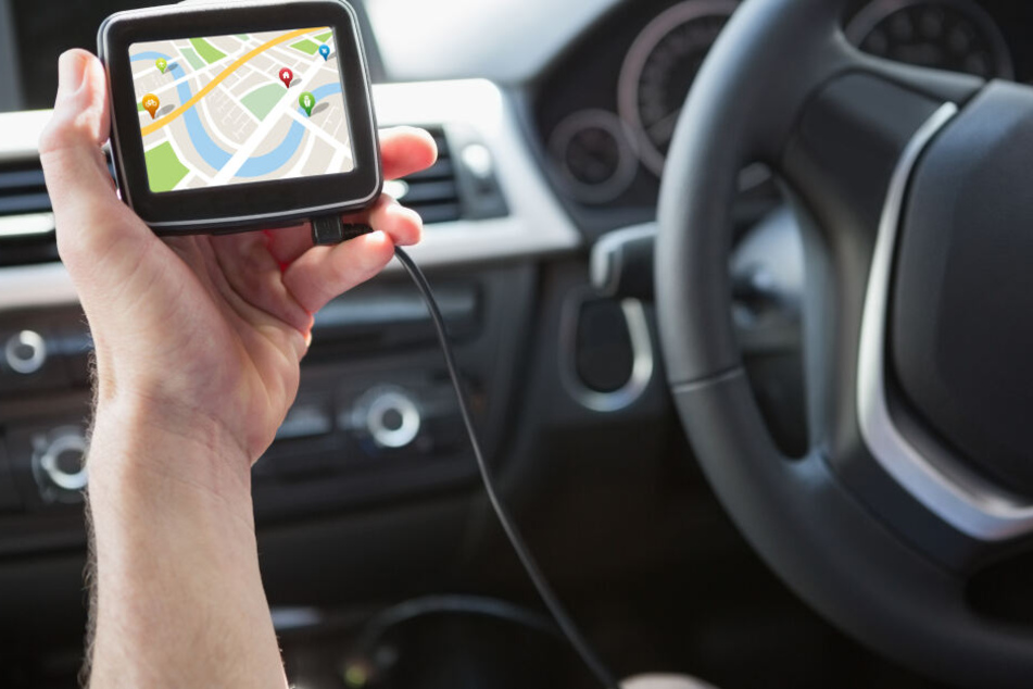 Das Vertrauen in ihr Navigationsgerät hat eine Autofahrerin in Suhl in eine missliche Lage gebracht. (Symbolbild)