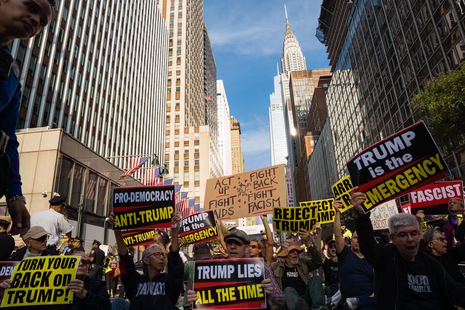 Auch zahlreiche Demonstranten marschierten durch Midtown Manhattan in der Nähe des Hauptquartiers der Vereinten Nationen.