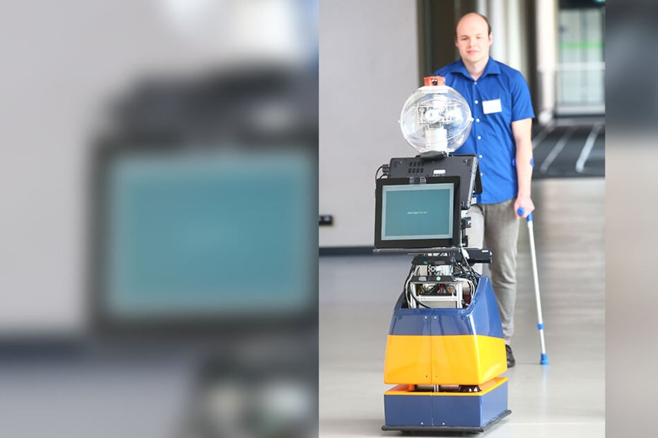 Der, von der TU Ilmenau entwickelte Roboter soll Patienten nach Fuß-, Knie- oder Hüftoperationen helfen.