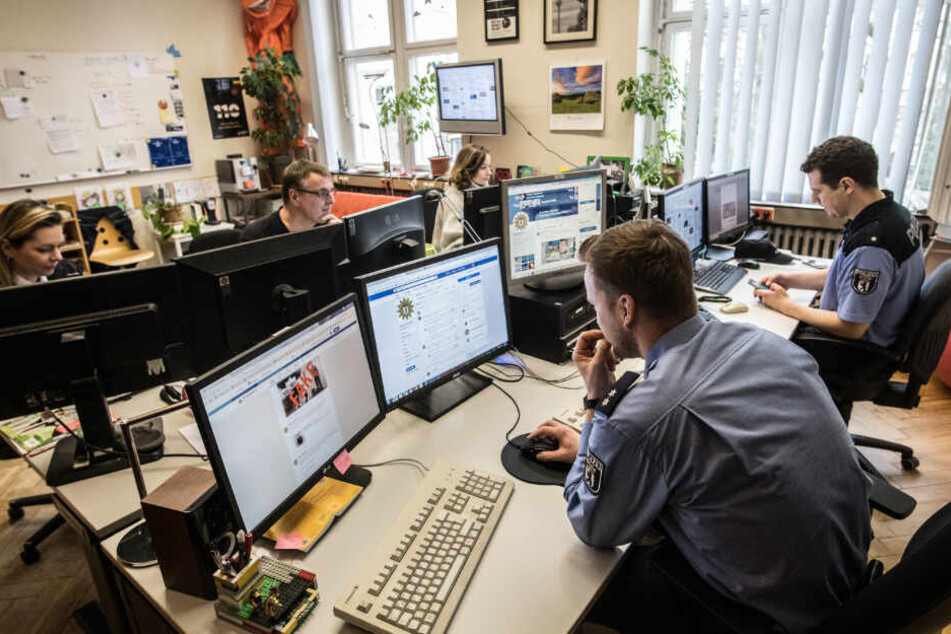 Beamte von Justiz und Polizei sollen entsprechend geschult und technisch so ausgestattet werden. (Symbolbild)
