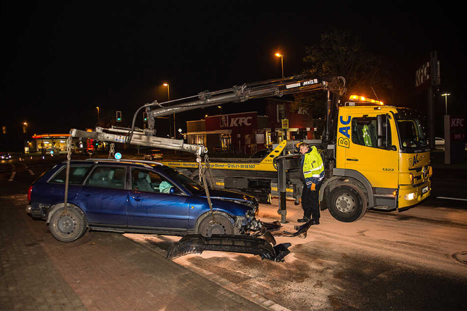 Das Auto musste abgeschleppt werden.