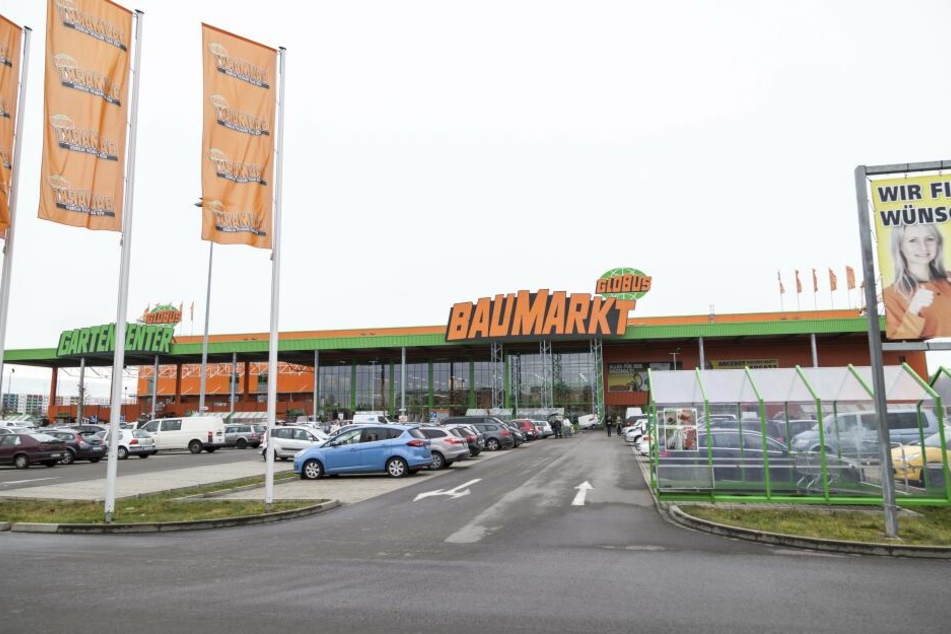Die Frau wurde von Unbekannten auf einem Globus-Parkplatz entführt. (Symbolbild)