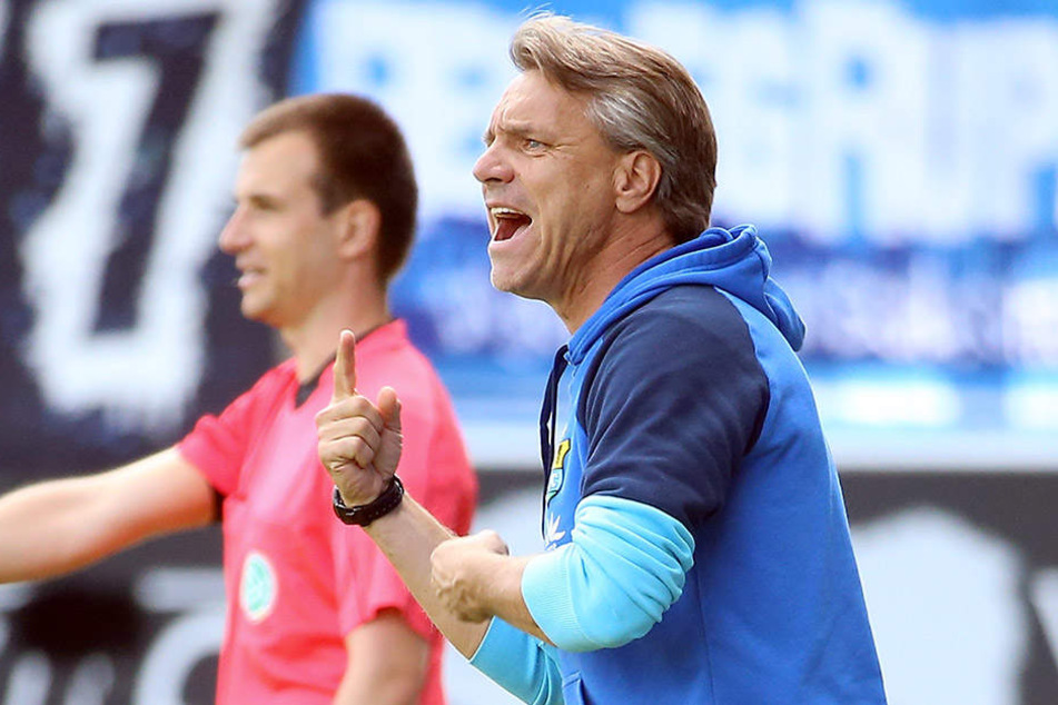 CFC-Coach Horst Steffen konzentriert sich voll aufs Haching-Spiel.