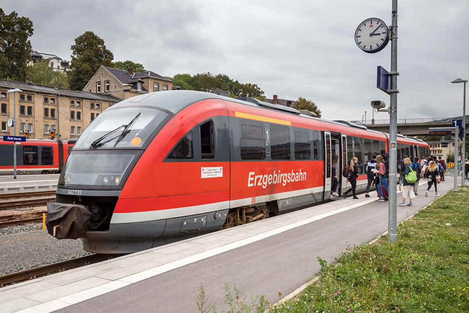 Hier, am Bahnhof in Aue, sollen die VMS-Trams bald ankommen.