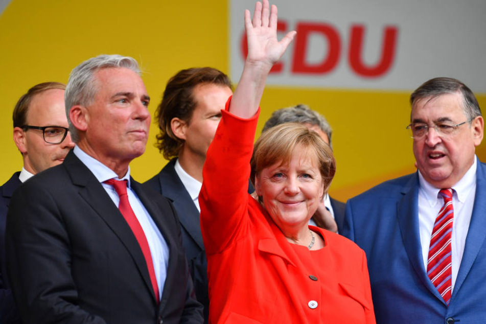 Hatte nach kurzer Zeit schon wieder gut Lachen: Angela Merkel (63, CDU).