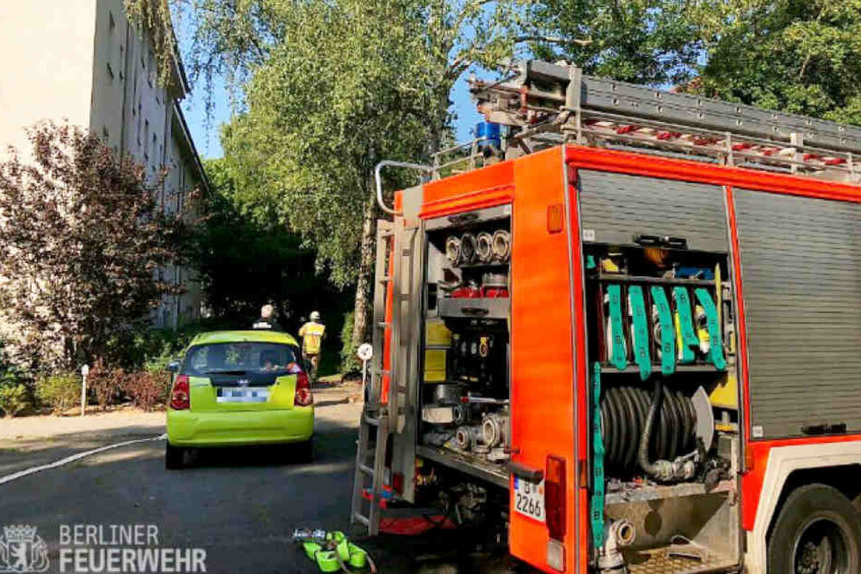 Die Feuerwehr bei dem Einsatz in der Bruchwitzstraße.