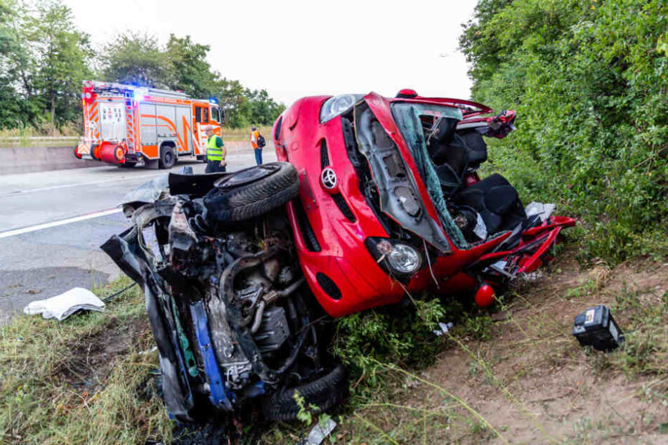 Die Fahrzeuge schleuderten auf die Grasfläche.