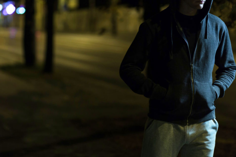 Ein 19-Jähriger ist in Berlin von einer Männergruppe überfallen und schwer verletzt worden (Symbolbild).
