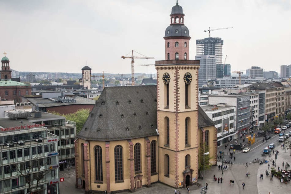 Die Kirchen in Frankfurt wollen die evakuierten Menschen unterstützen. (Symbolbild)