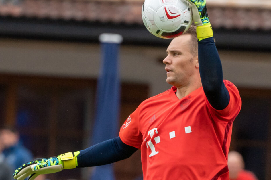 Manuel Neuer stichelt vor dem Bundesliga-Auftakt gegen Rivale Borussia Dortmund.