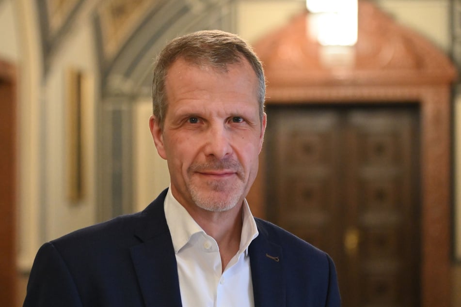 Martin Walden (59), DB-Konzernbevollmächtigter, kam mit weitestgehend leeren Händen zum Bahngipfel nach Chemnitz.