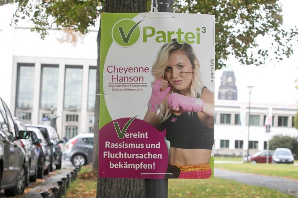 Parteien, die jetzt noch Plakate hängen haben müssen pro Stück 5,15 bis 9,50 Euro zahlen.