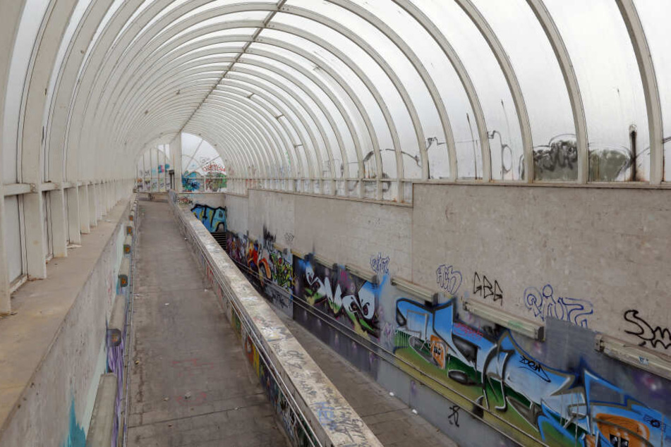 Im Fußgängertunnel in der Stollberger Straße hat es eine Schlägerei mit zehn Verletzten gegeben.
